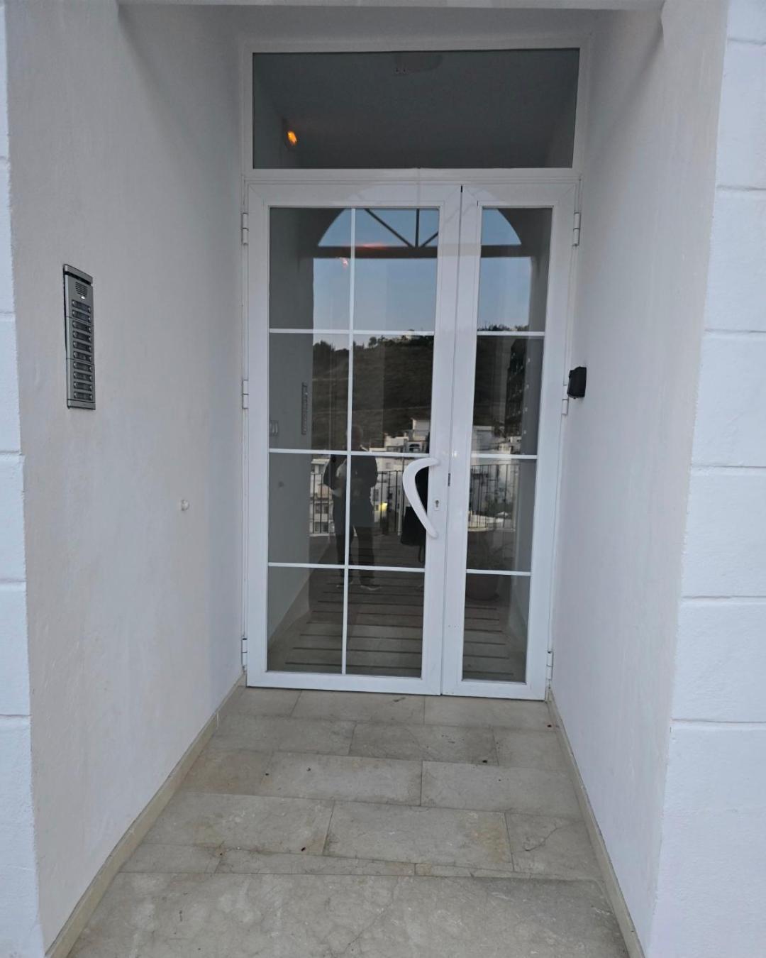 Casa Lidia, bonito y cómodo ático con rooftop privado, impresionantes vistas mar, montaña y jacuzzi