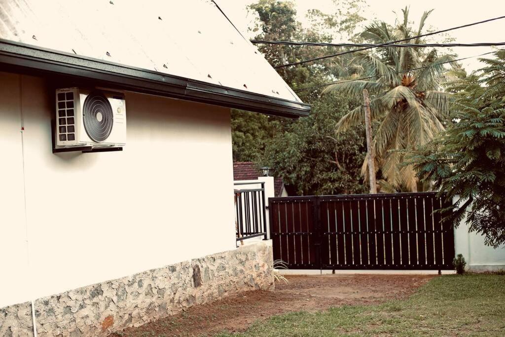 Sir William's Cottage in Weligama view 5