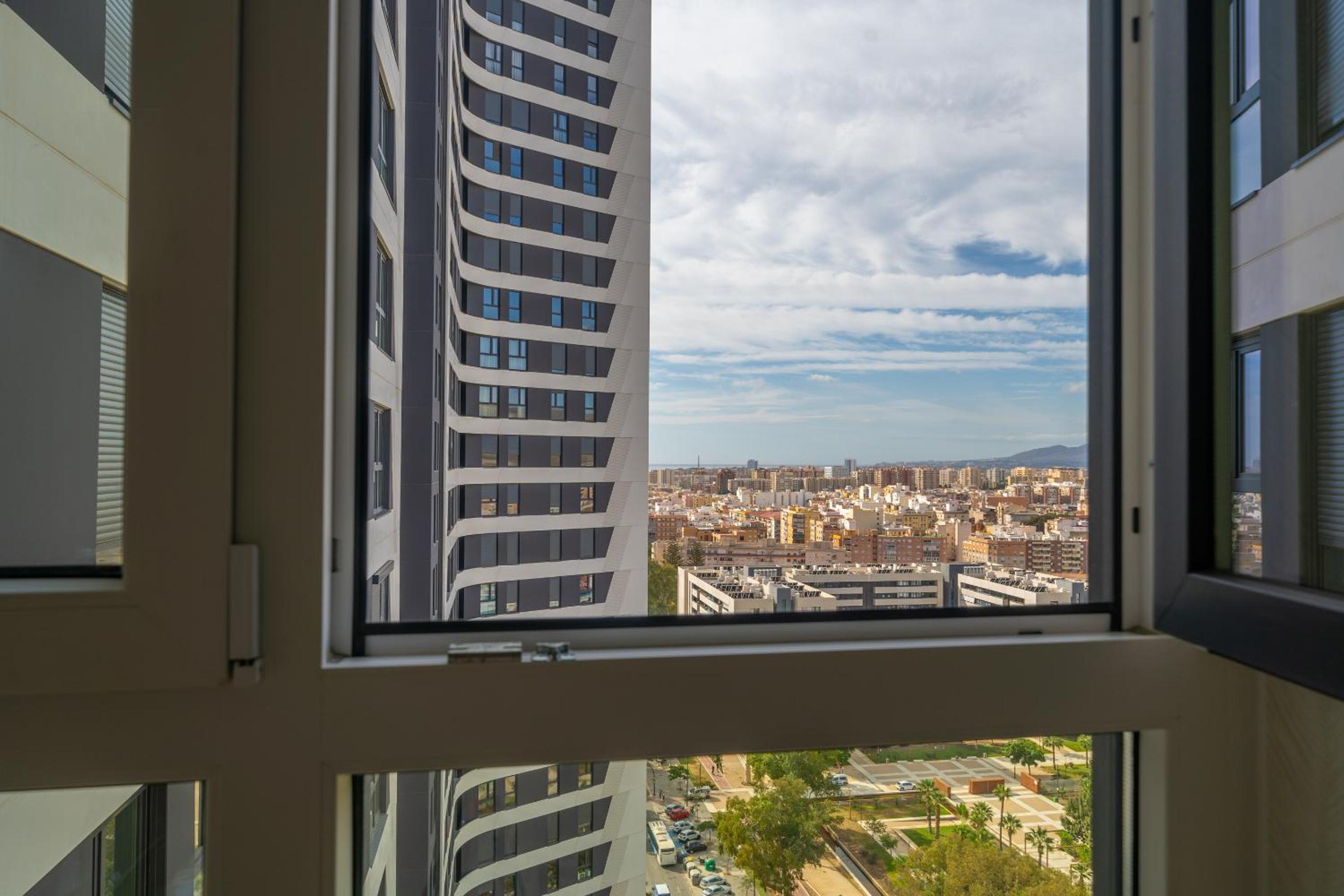 XPCE URBAN 2 MALAGA SKYLINE Parking Free