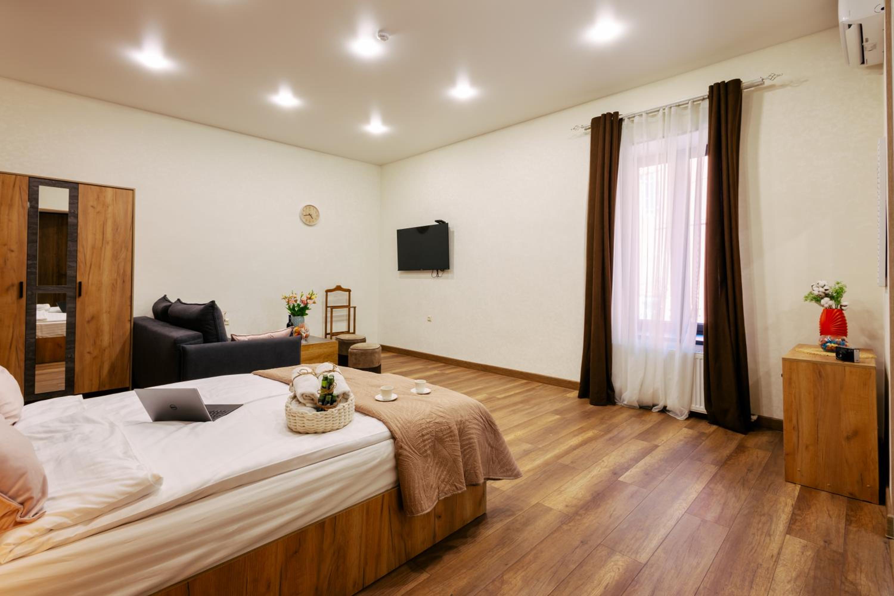 hotelise l Whiskey Apartment