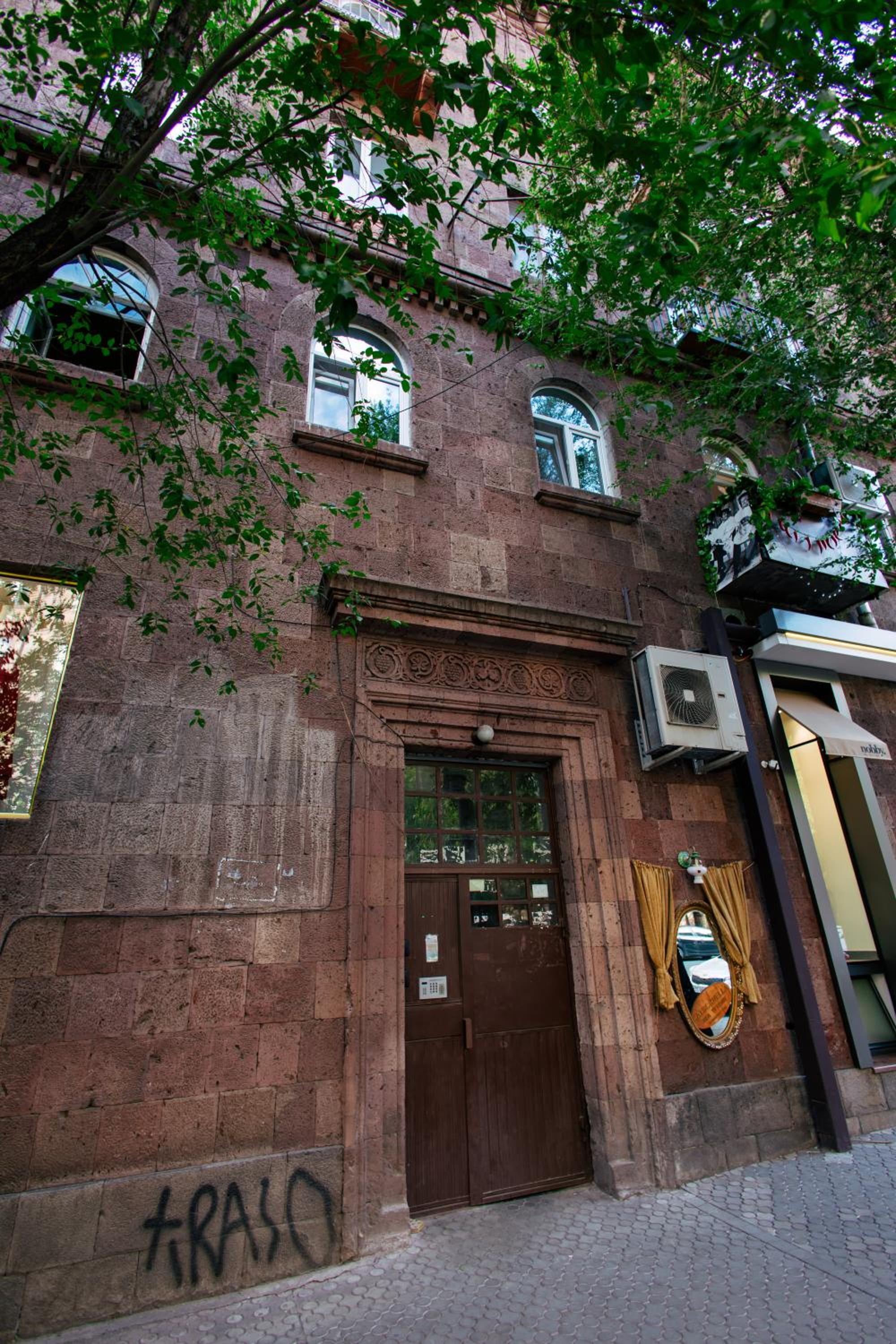 hotelise l Whiskey Apartment