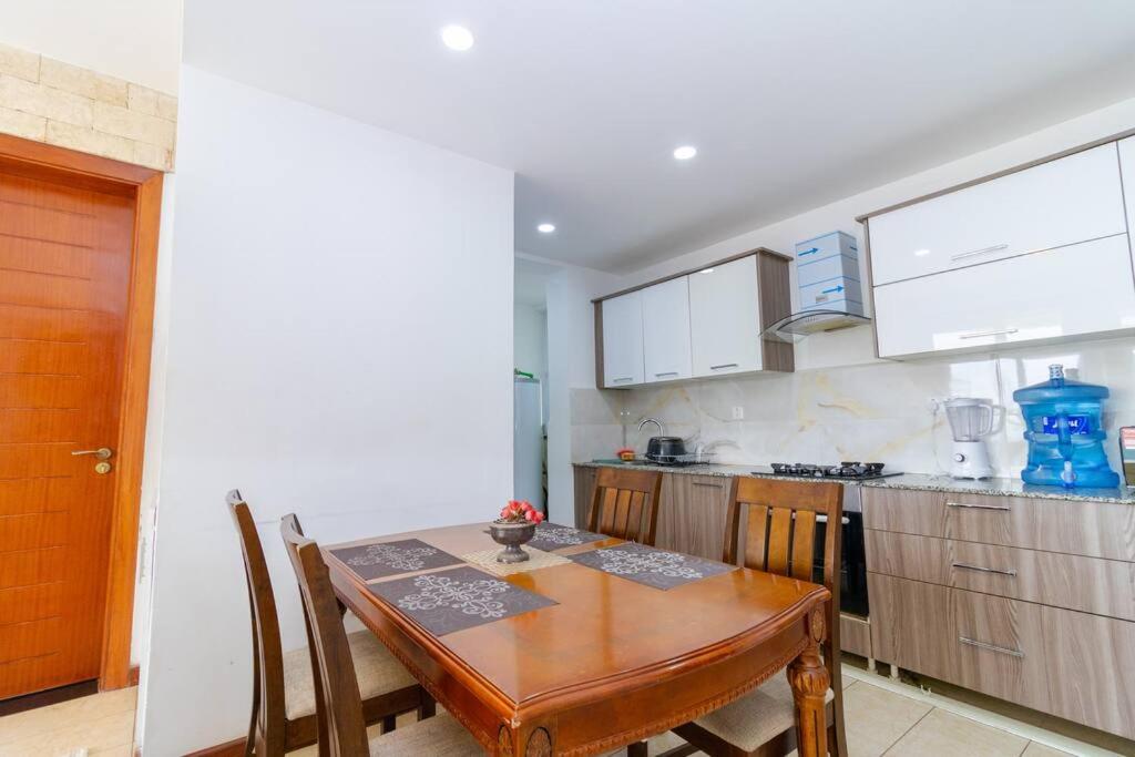 Elegant 2 BED apt in Kilimani with balcony views view 2