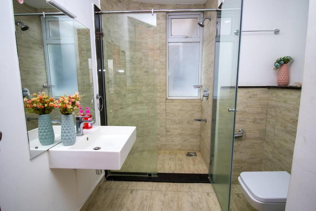 Elegant 2 BED apt in Kilimani with balcony views view 3