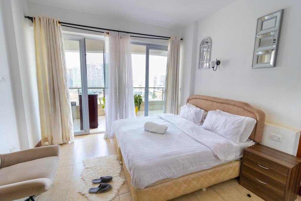 Elegant 2 BED apt in Kilimani with balcony views view 4