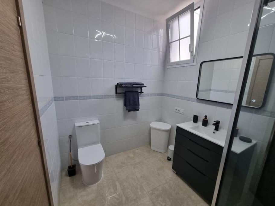 Casa amplia, piscina privada, 4 dormitorios y playa cercana