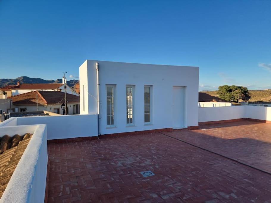 Casa amplia, piscina privada, 4 dormitorios y playa cercana