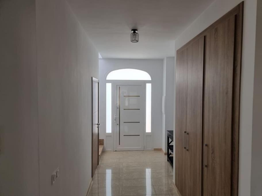 Casa amplia, piscina privada, 4 dormitorios y playa cercana