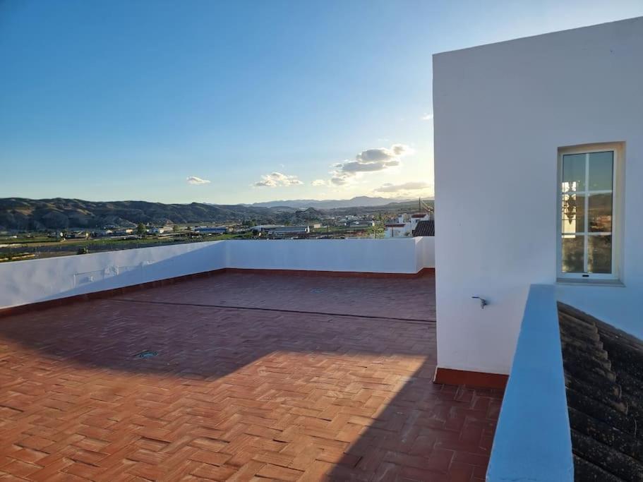 Casa amplia, piscina privada, 4 dormitorios y playa cercana