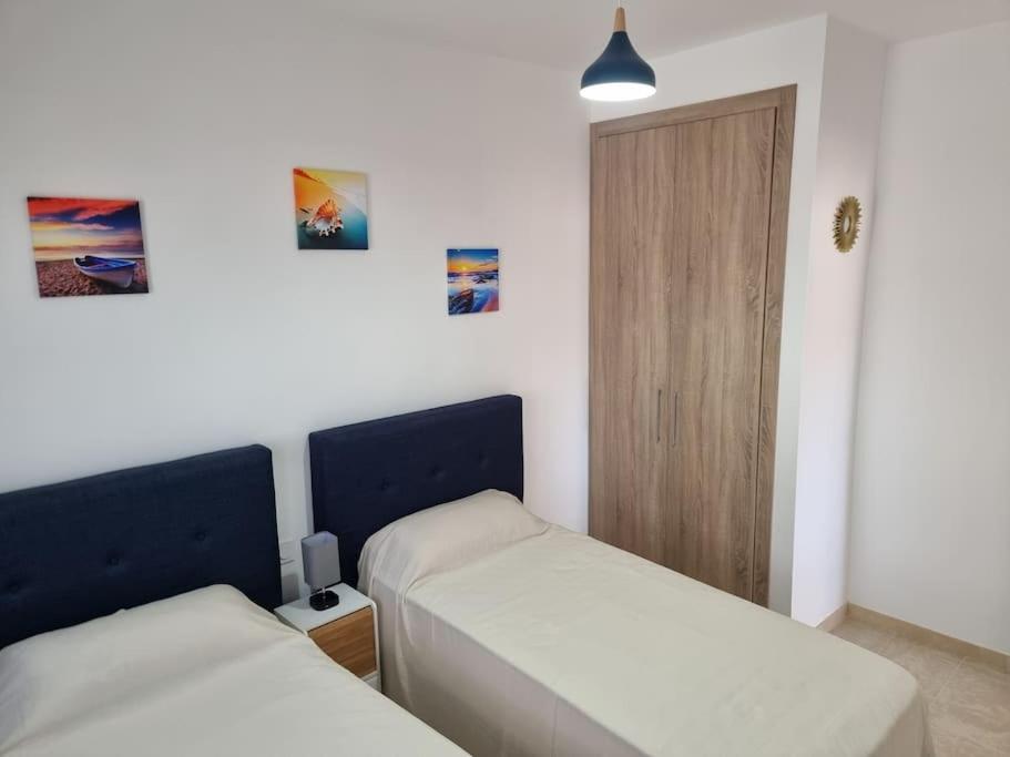Casa amplia, piscina privada, 4 dormitorios y playa cercana