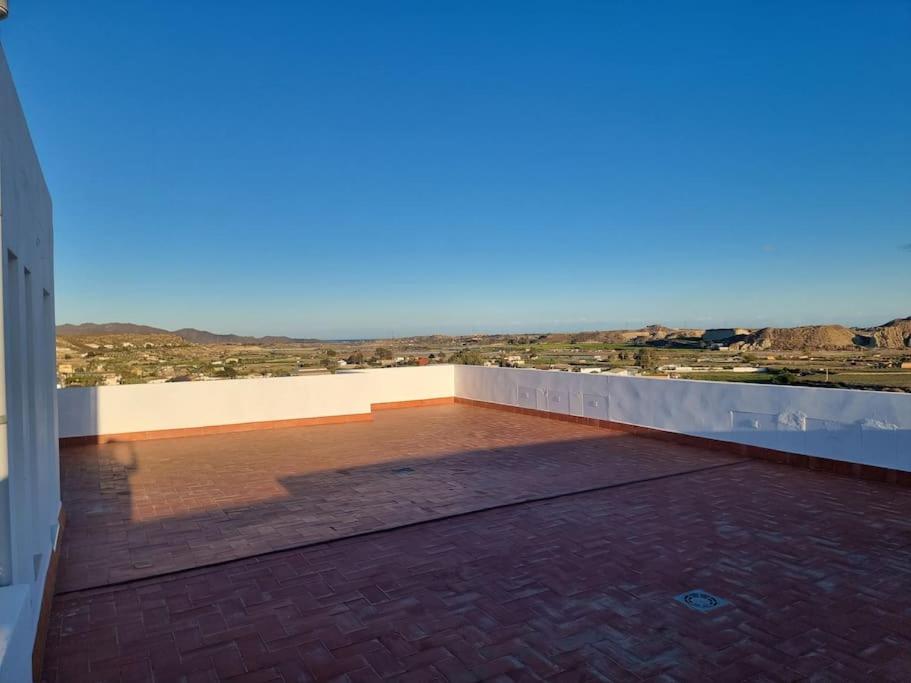 Casa amplia, piscina privada, 4 dormitorios y playa cercana