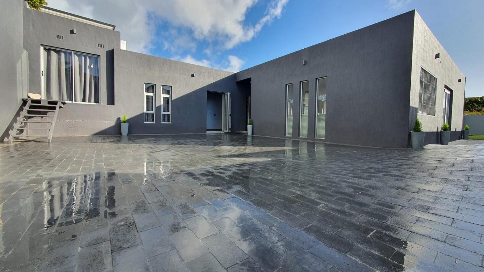 Hotel Marble Blue - Image 1