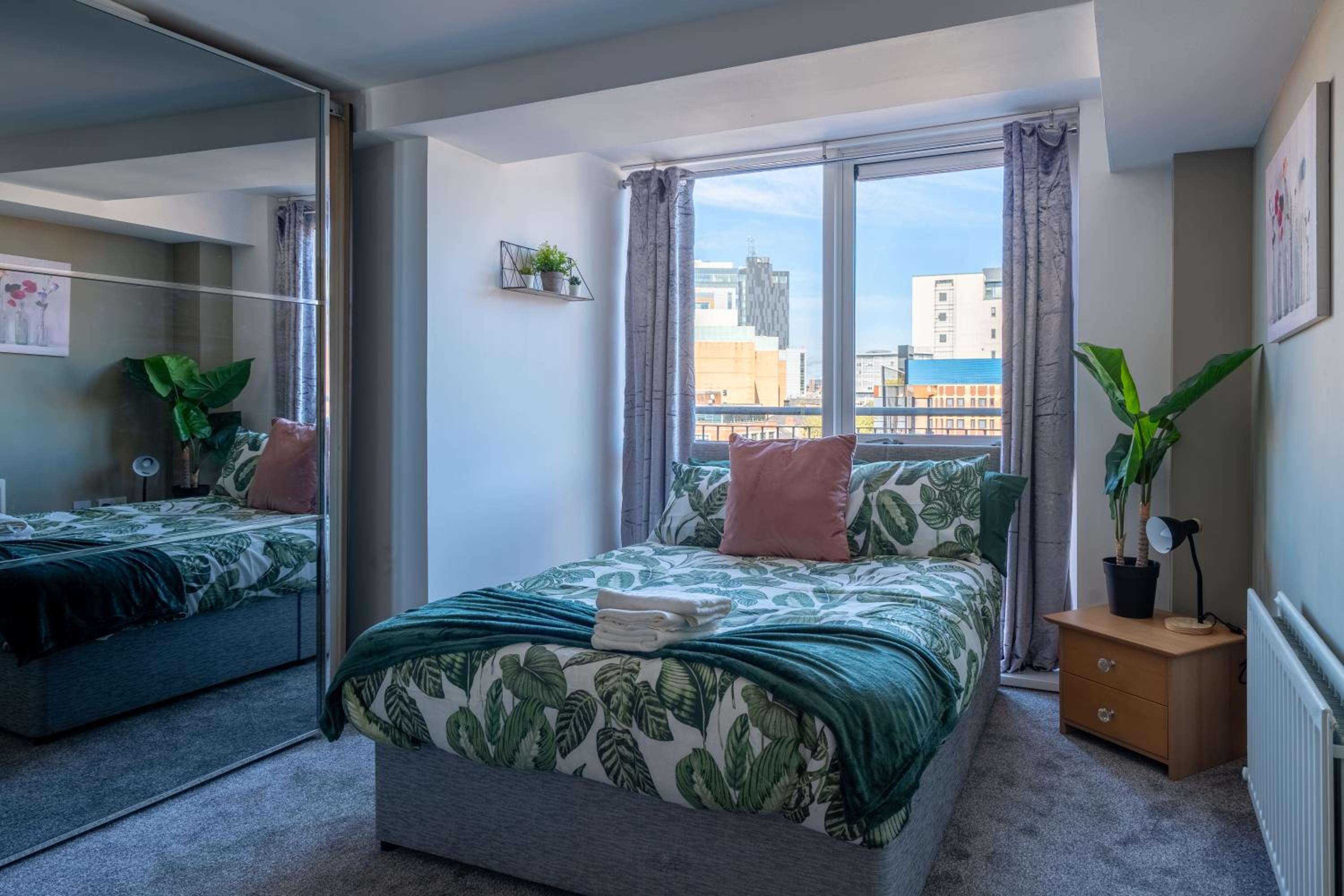 Movie House Executive Suite - Secure Free Parking view 5