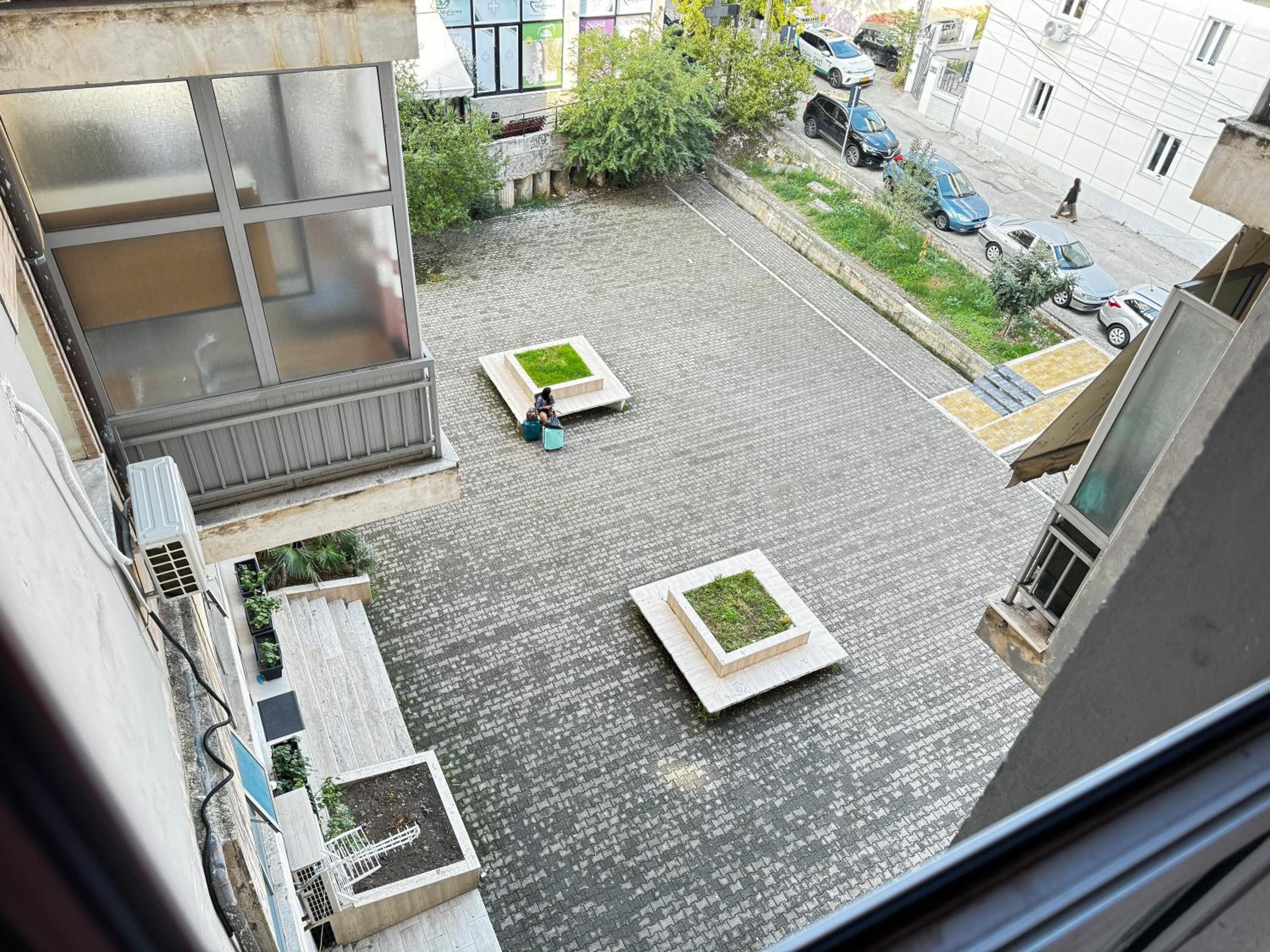 Square inn 11