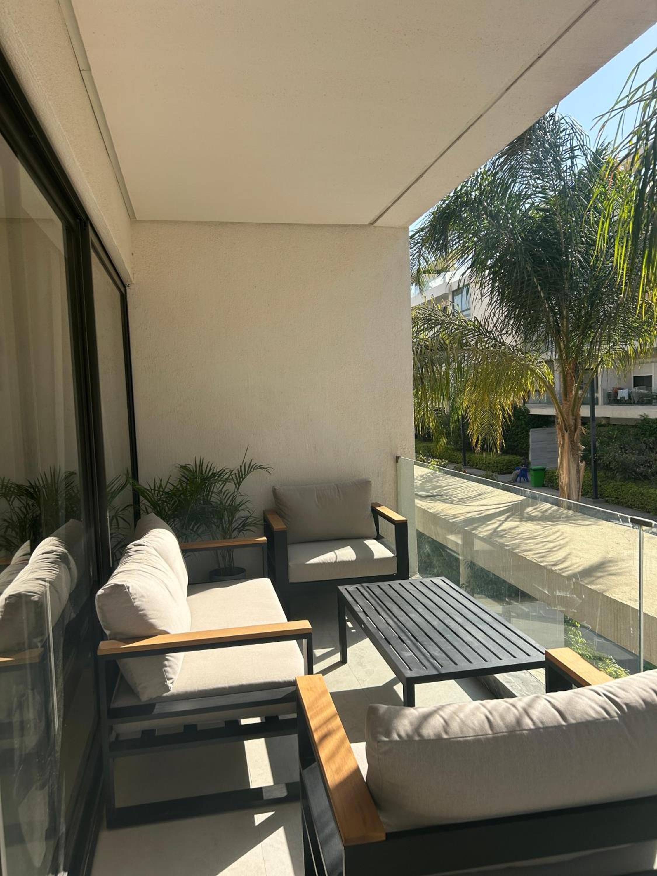 Artsy 2BR Lakeview residence