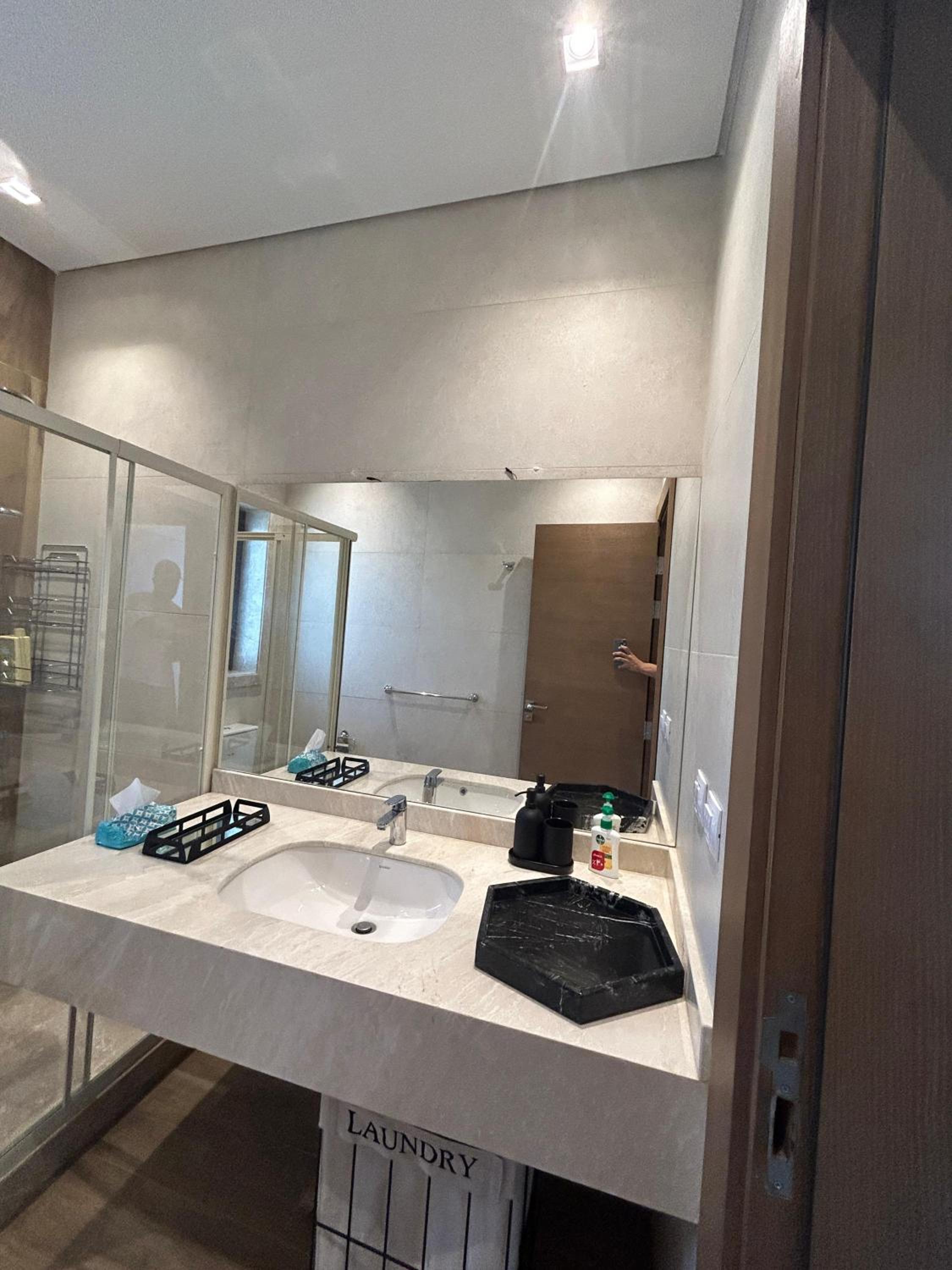 Artsy 2BR Lakeview residence