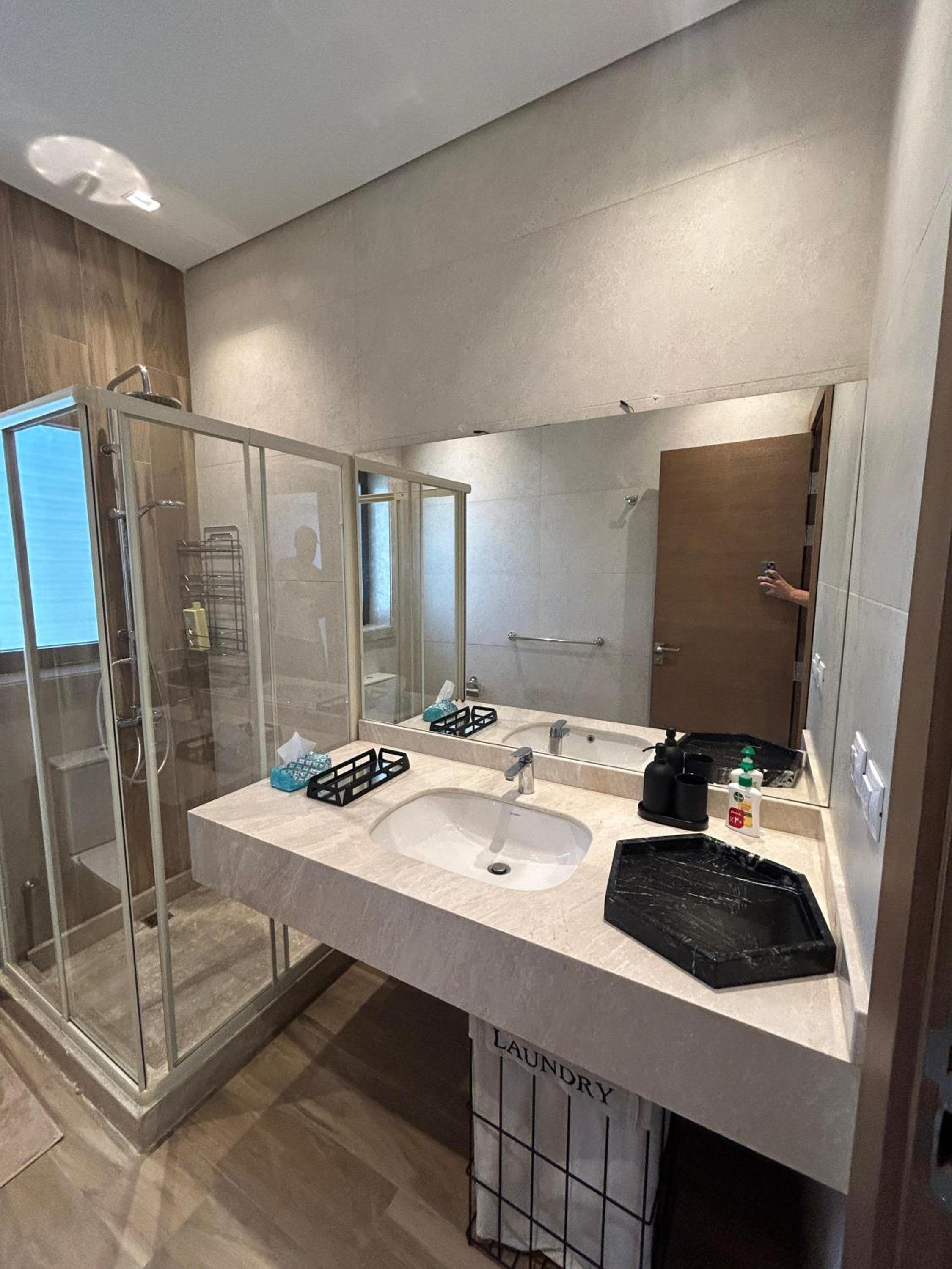 Artsy 2BR Lakeview residence