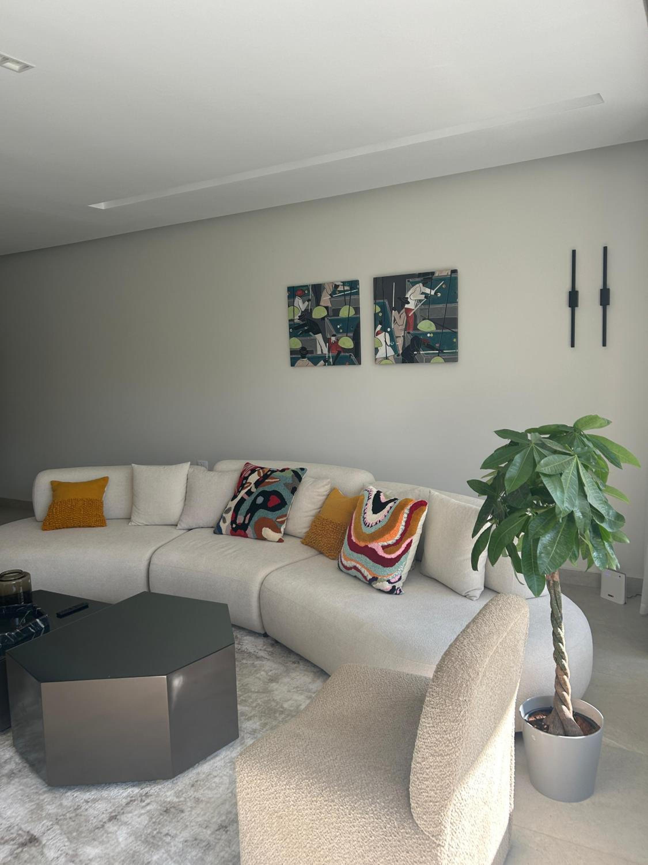 Artsy 2BR Lakeview residence