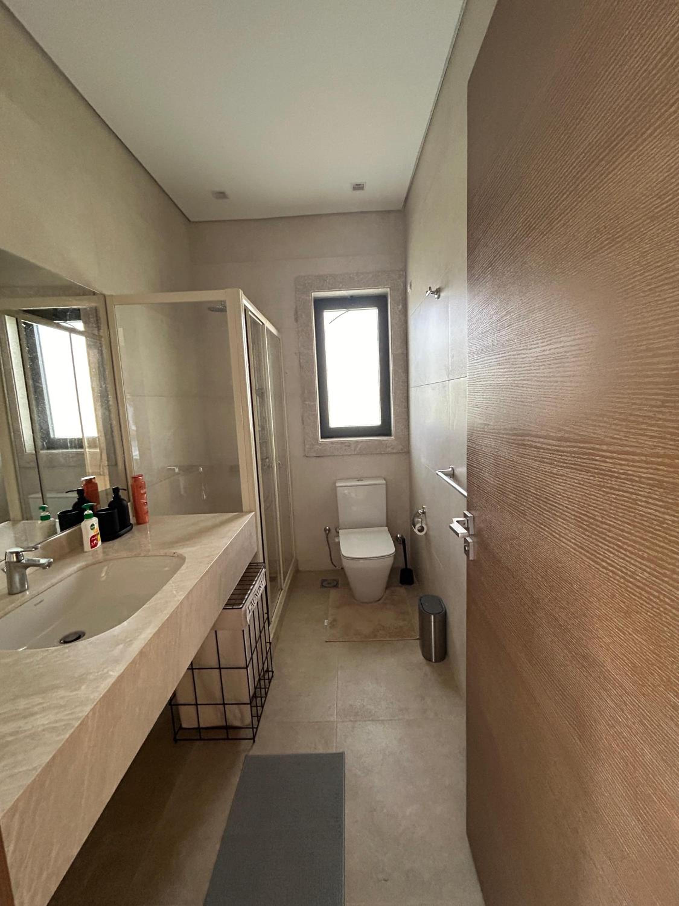Artsy 2BR Lakeview residence