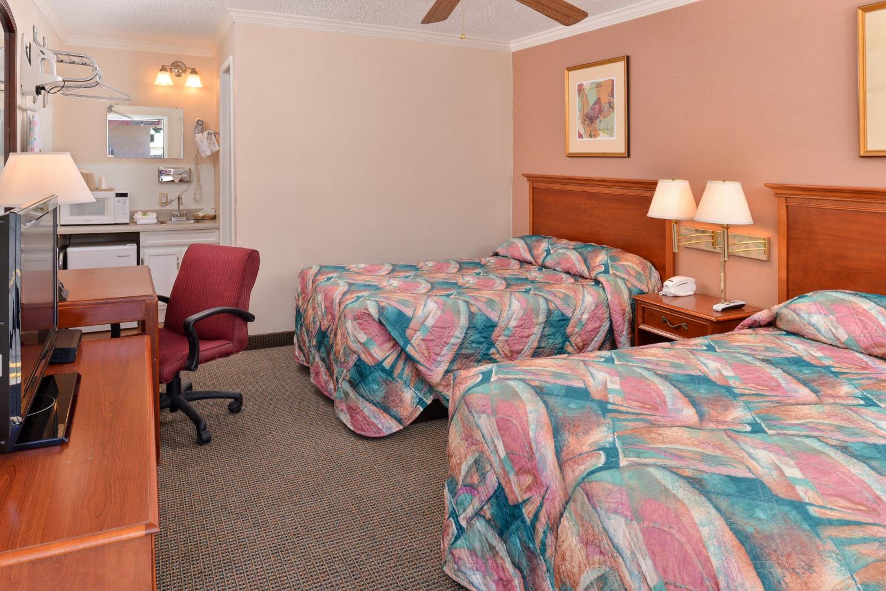 Golden Eagle Motel