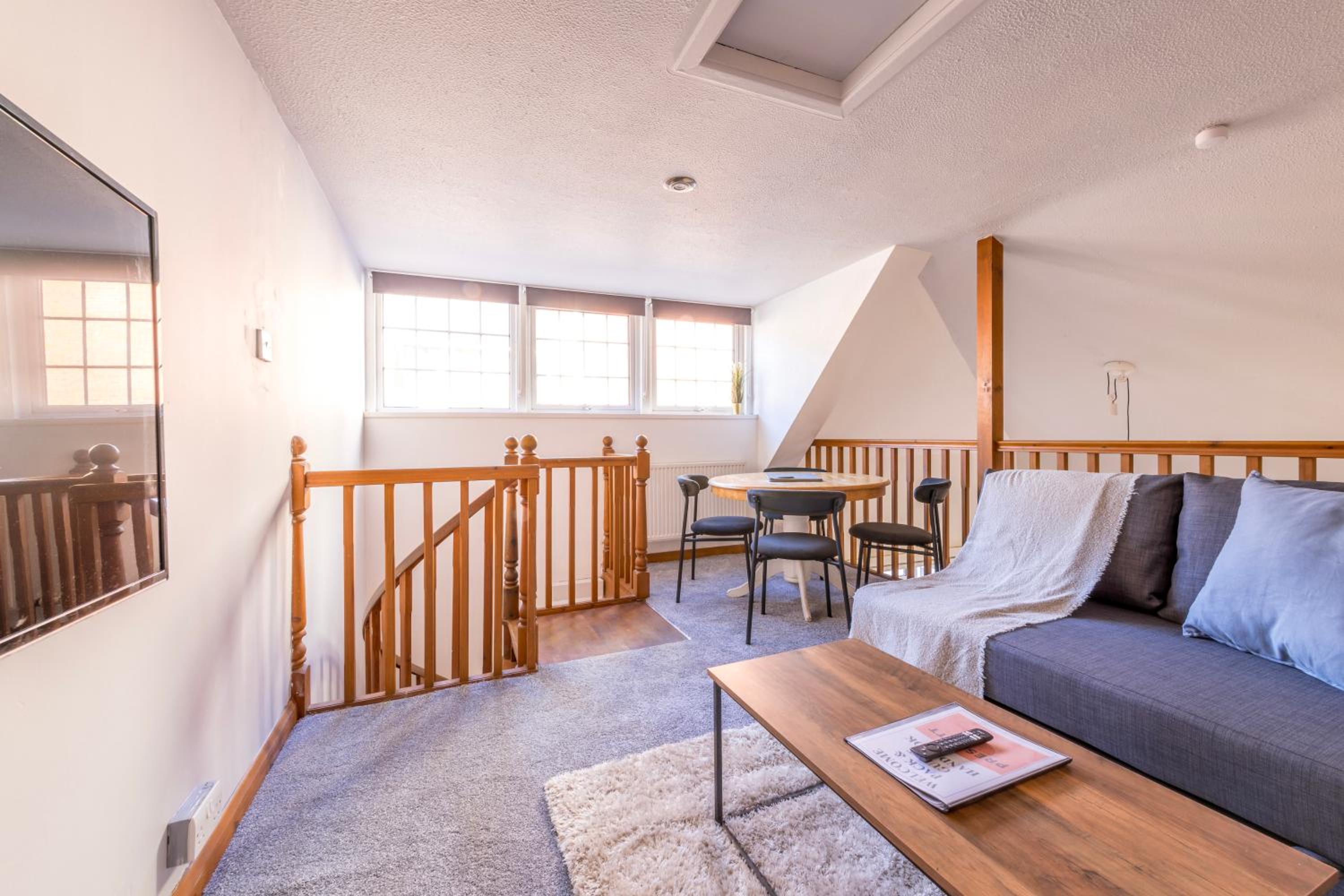Newly Renovated Admiralty Terrace with FREE PARKING by Prescott Apartments view 5