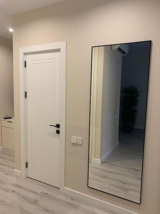ağ şəhərdə modern mənzil