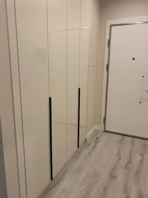 ağ şəhərdə modern mənzil