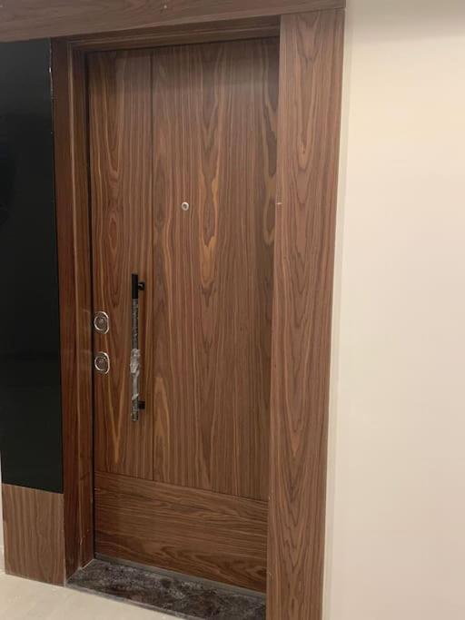 ağ şəhərdə modern mənzil