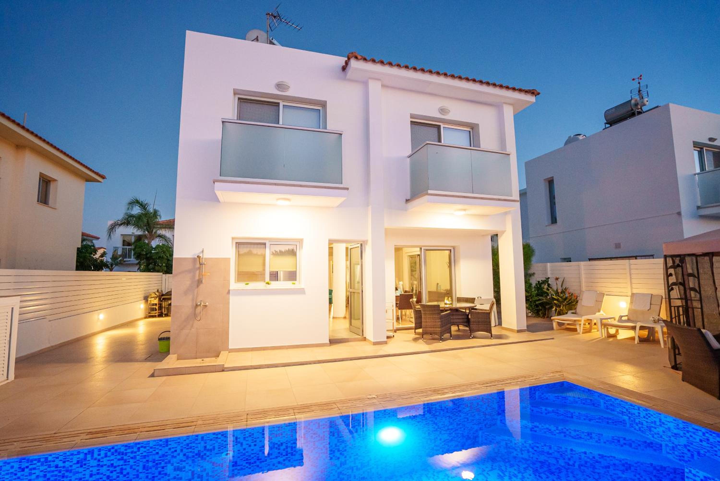 Hubstay - Blue Harmony Villa in Protaras - 5 min Walk to the Beach