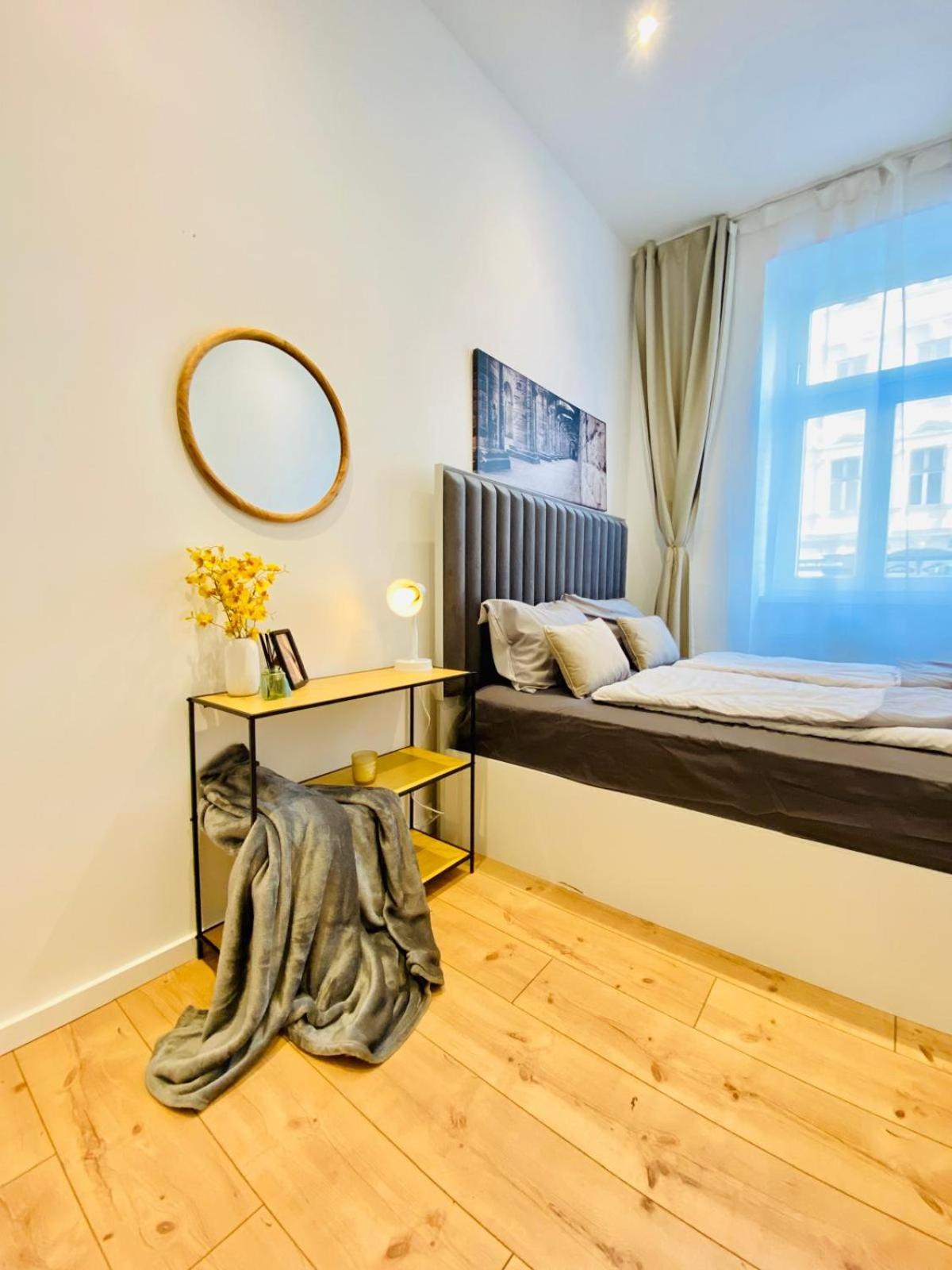 Ottakring Gem Shared 4BR Retreat Breathtaking City Views