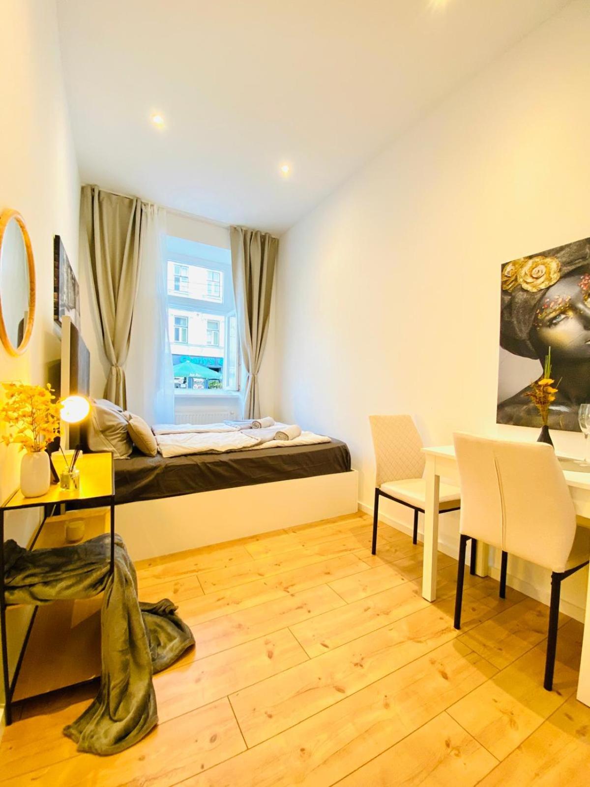 Ottakring Gem Shared 4BR Retreat Breathtaking City Views