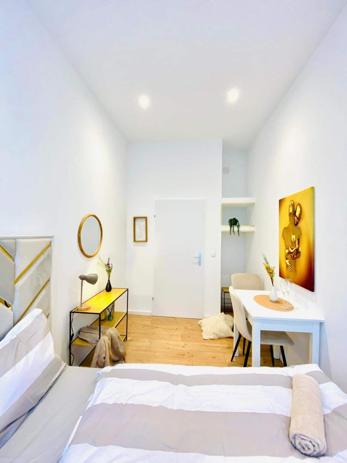 Ottakring Gem Shared 4BR Retreat Breathtaking City Views