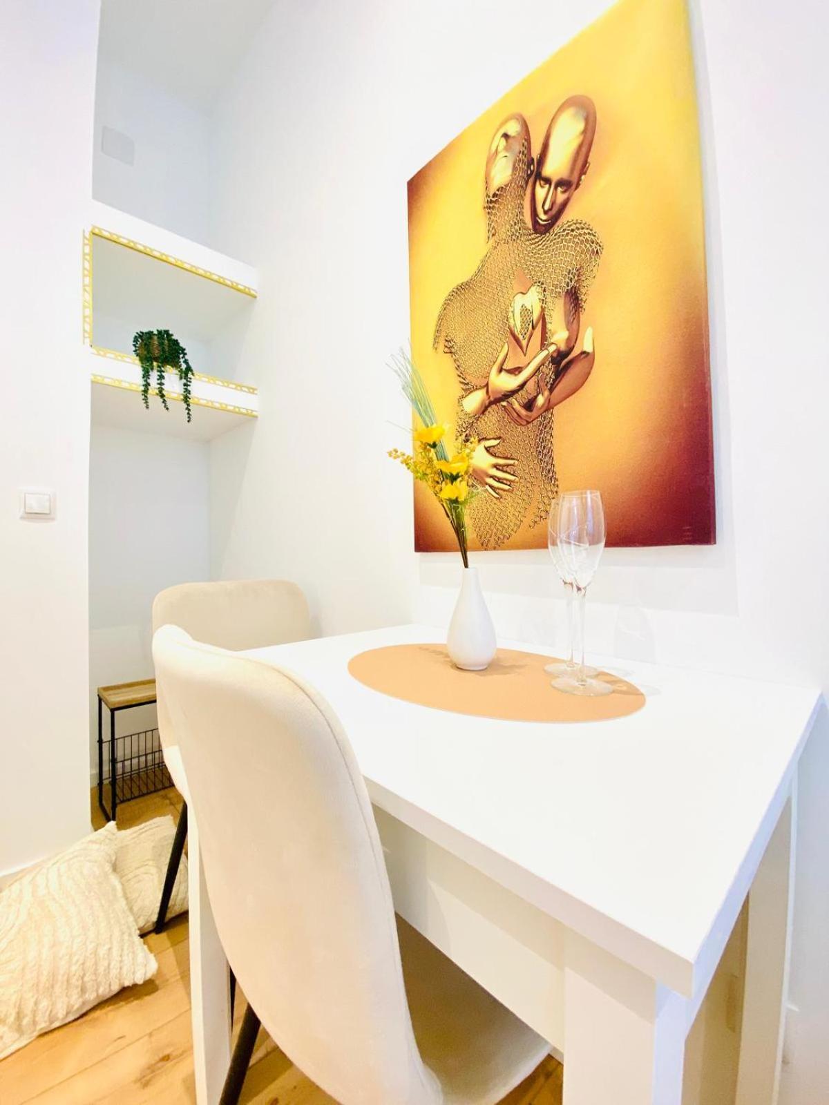 Ottakring Gem Shared 4BR Retreat Breathtaking City Views