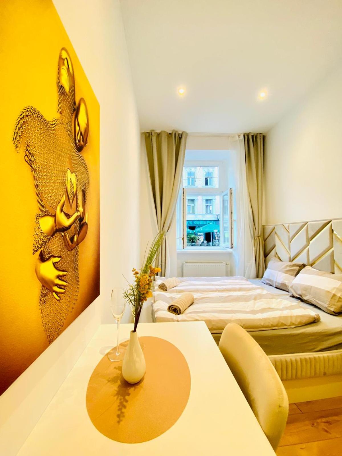Ottakring Gem Shared 4BR Retreat Breathtaking City Views