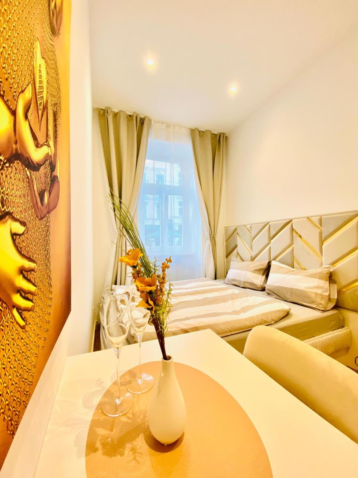 Ottakring Gem Shared 4BR Retreat Breathtaking City Views