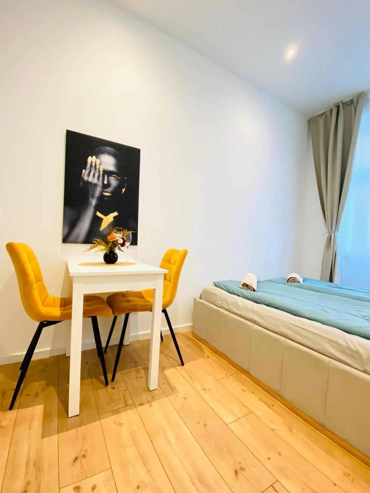 Ottakring Gem Shared 4BR Retreat Breathtaking City Views