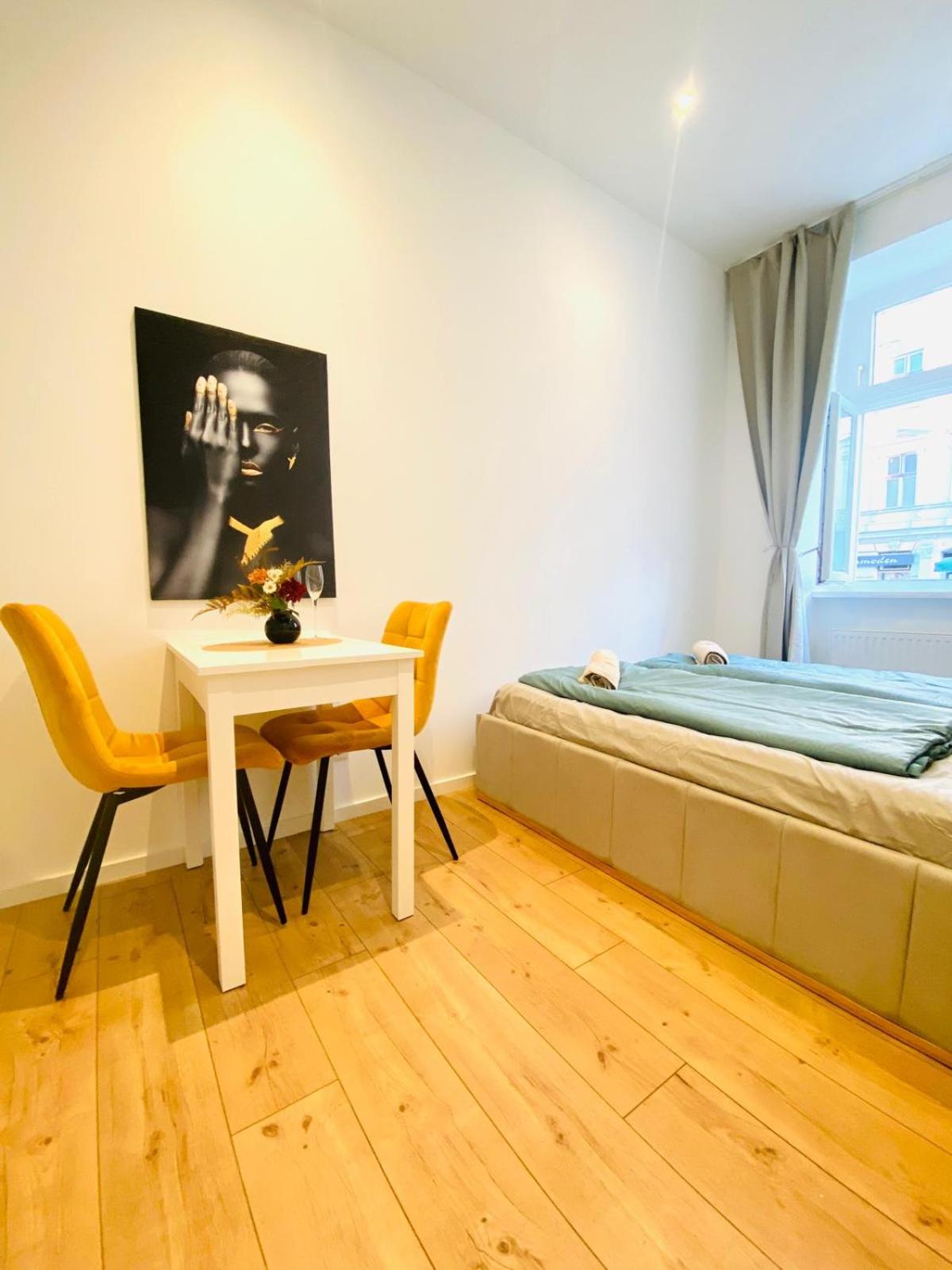 Ottakring Gem Shared 4BR Retreat Breathtaking City Views