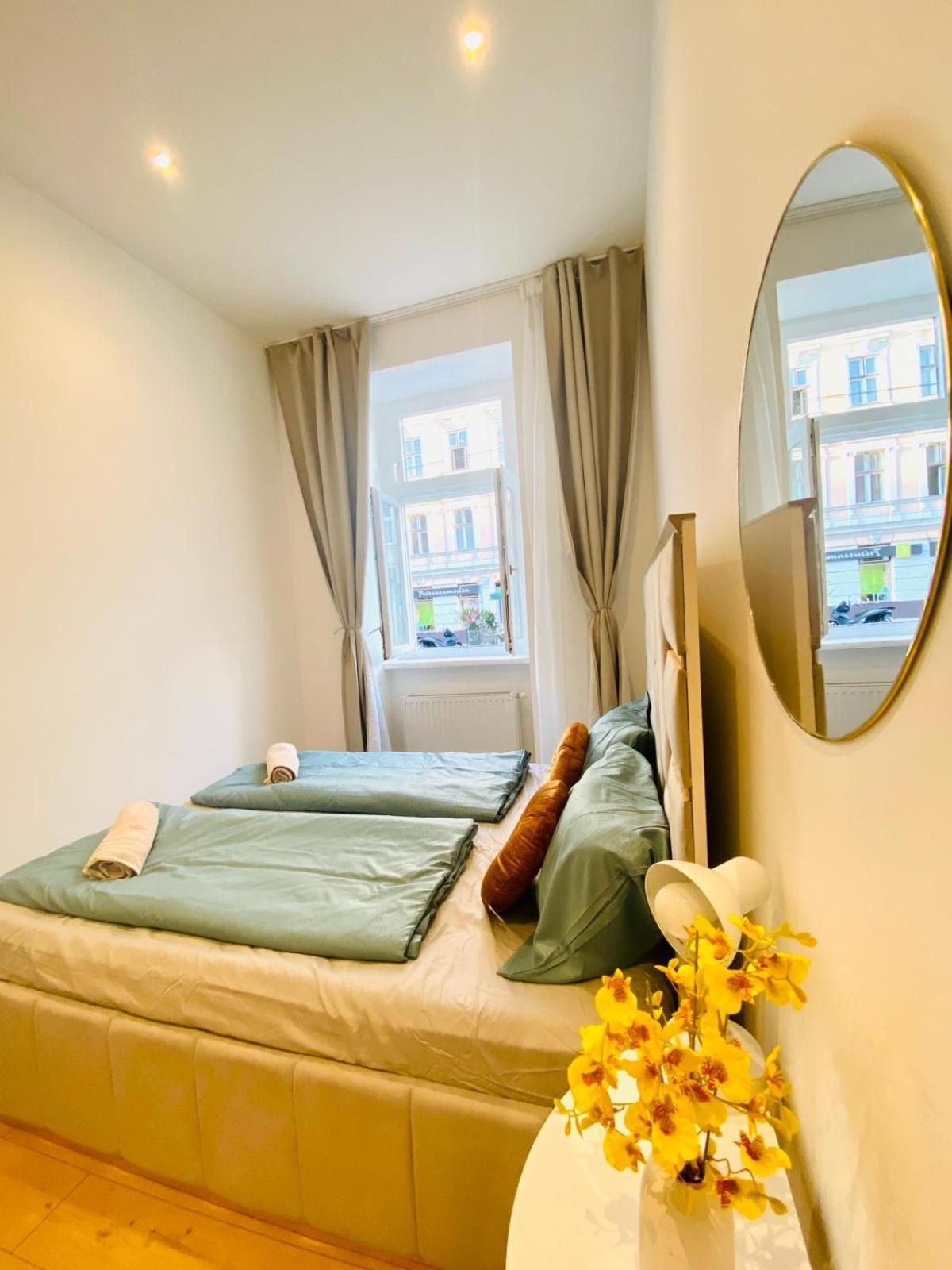 Ottakring Gem Shared 4BR Retreat Breathtaking City Views