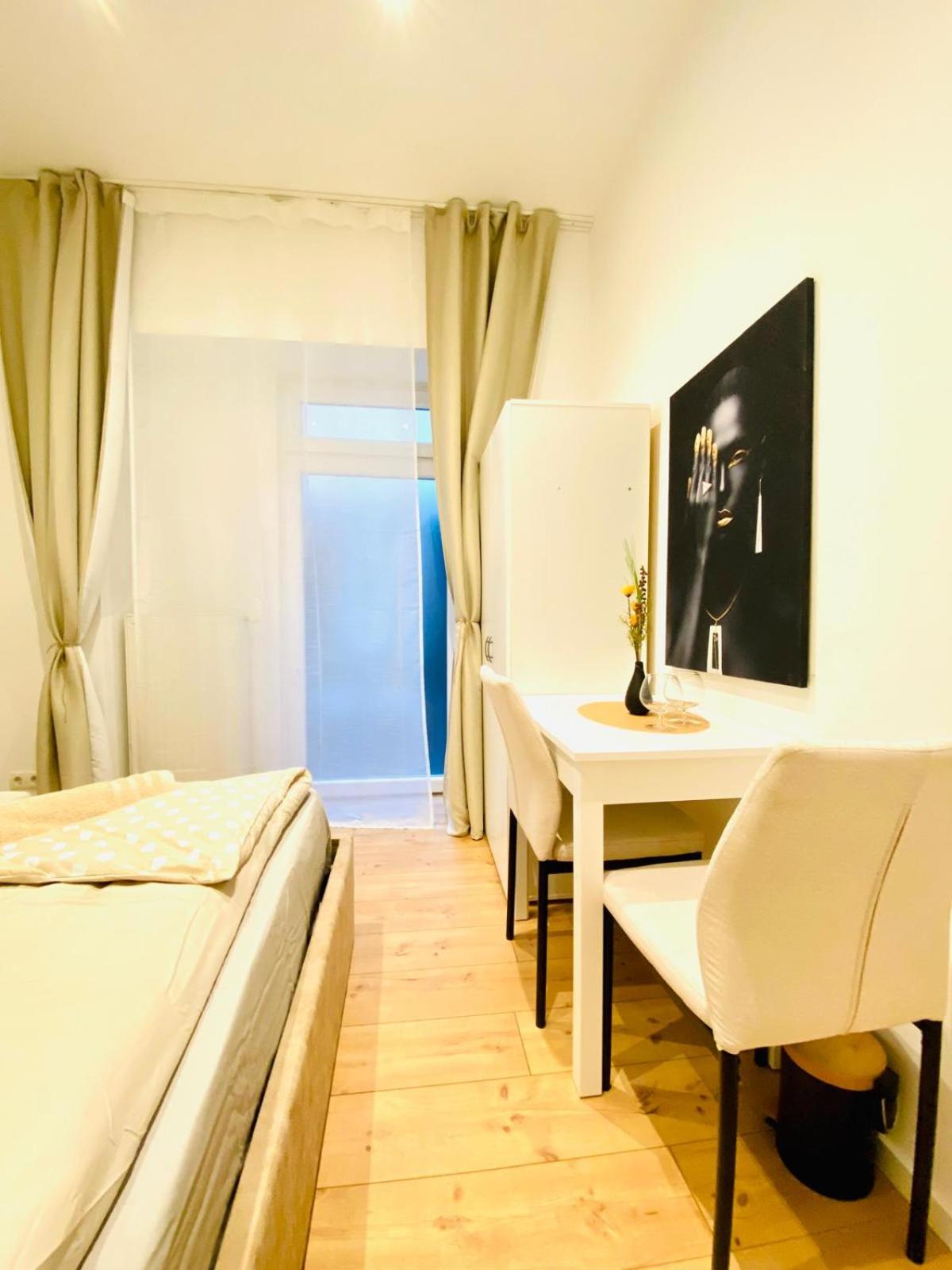 Ottakring Gem Shared 4BR Retreat Breathtaking City Views