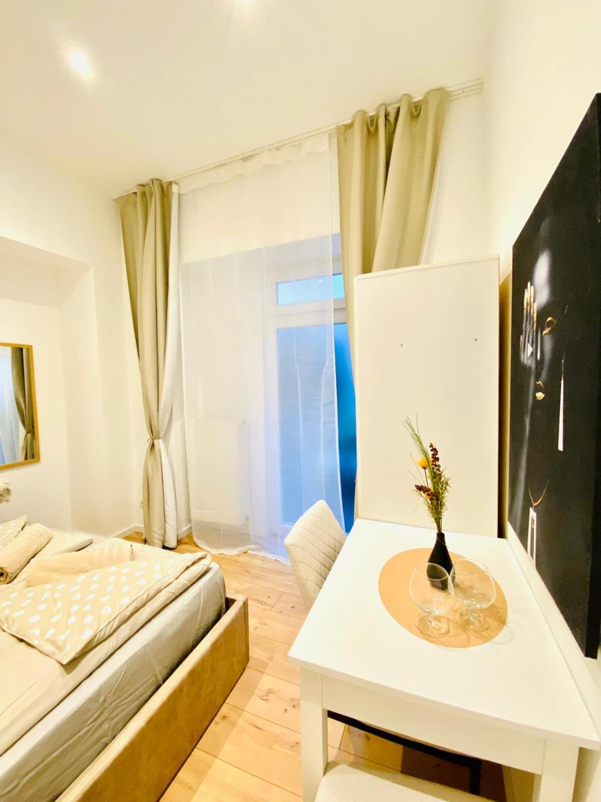 Ottakring Gem Shared 4BR Retreat Breathtaking City Views
