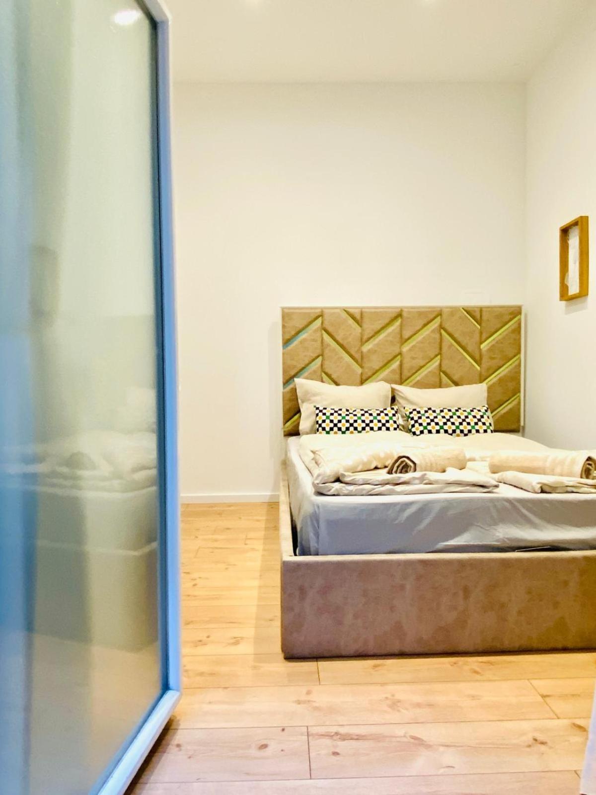 Ottakring Gem Shared 4BR Retreat Breathtaking City Views