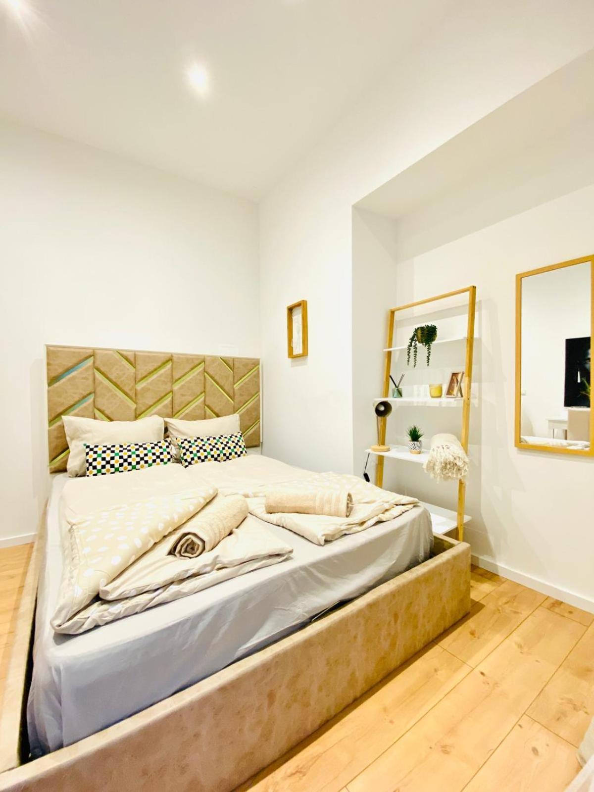 Ottakring Gem Shared 4BR Retreat Breathtaking City Views