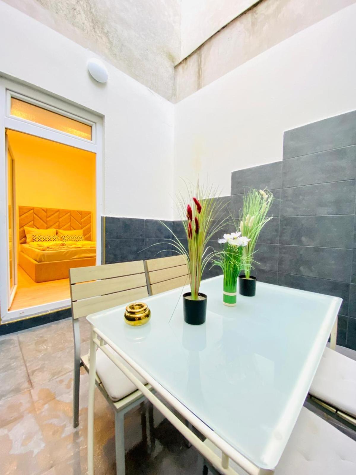 Ottakring Gem Shared 4BR Retreat Breathtaking City Views