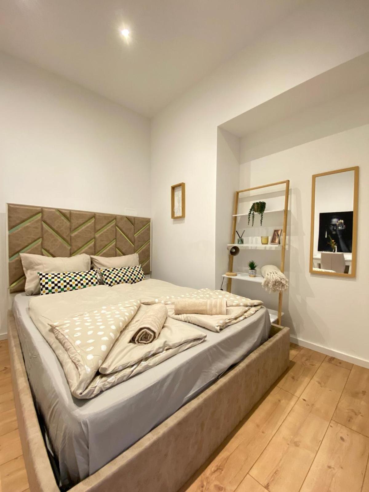 Ottakring Gem Shared 4BR Retreat Breathtaking City Views