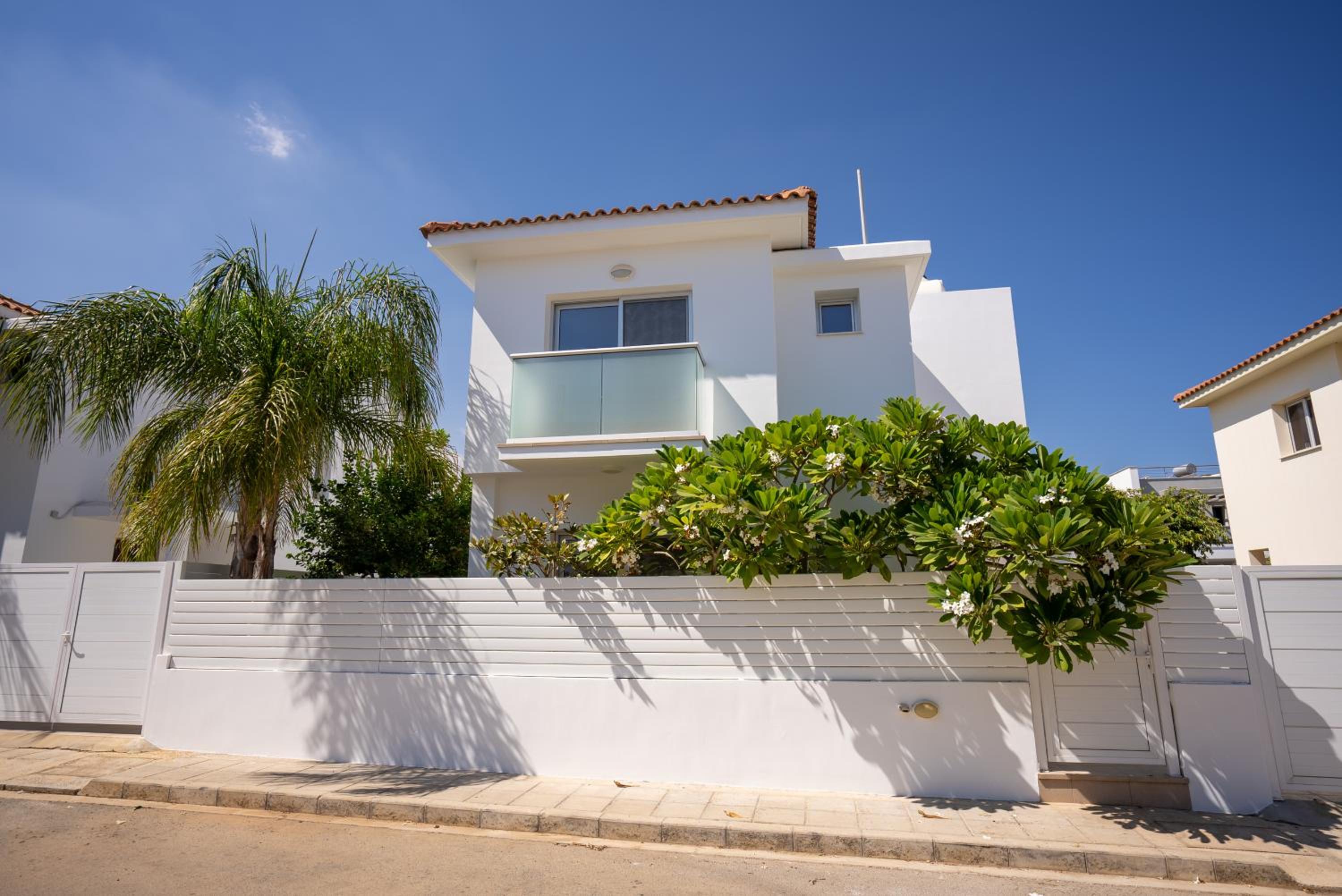 Hubstay - Blue Harmony Villa in Protaras - 5 min Walk to the Beach