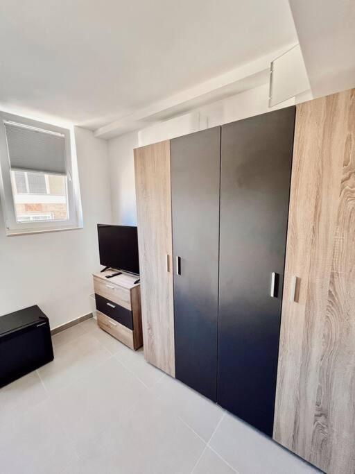 New, ultra comfy, central flat view 5