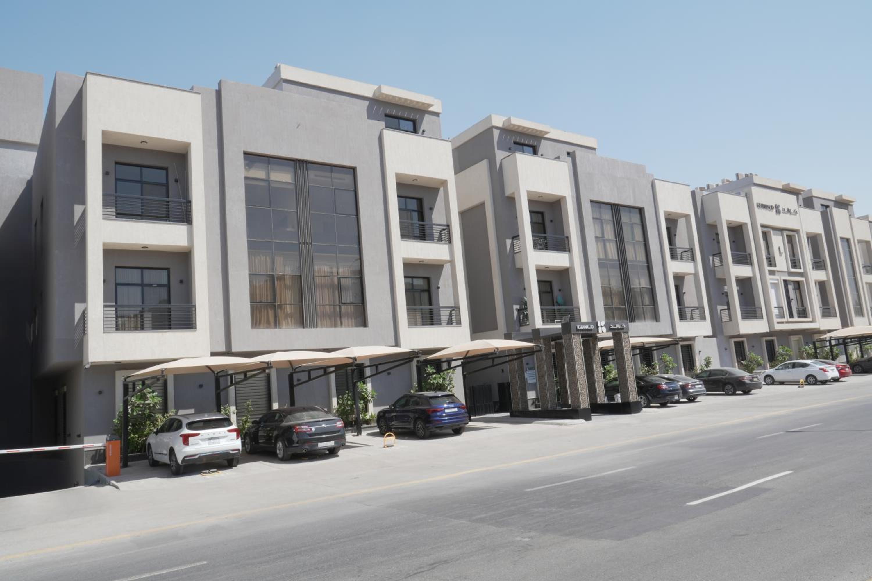 Luxury Apartment in Al Yasmin