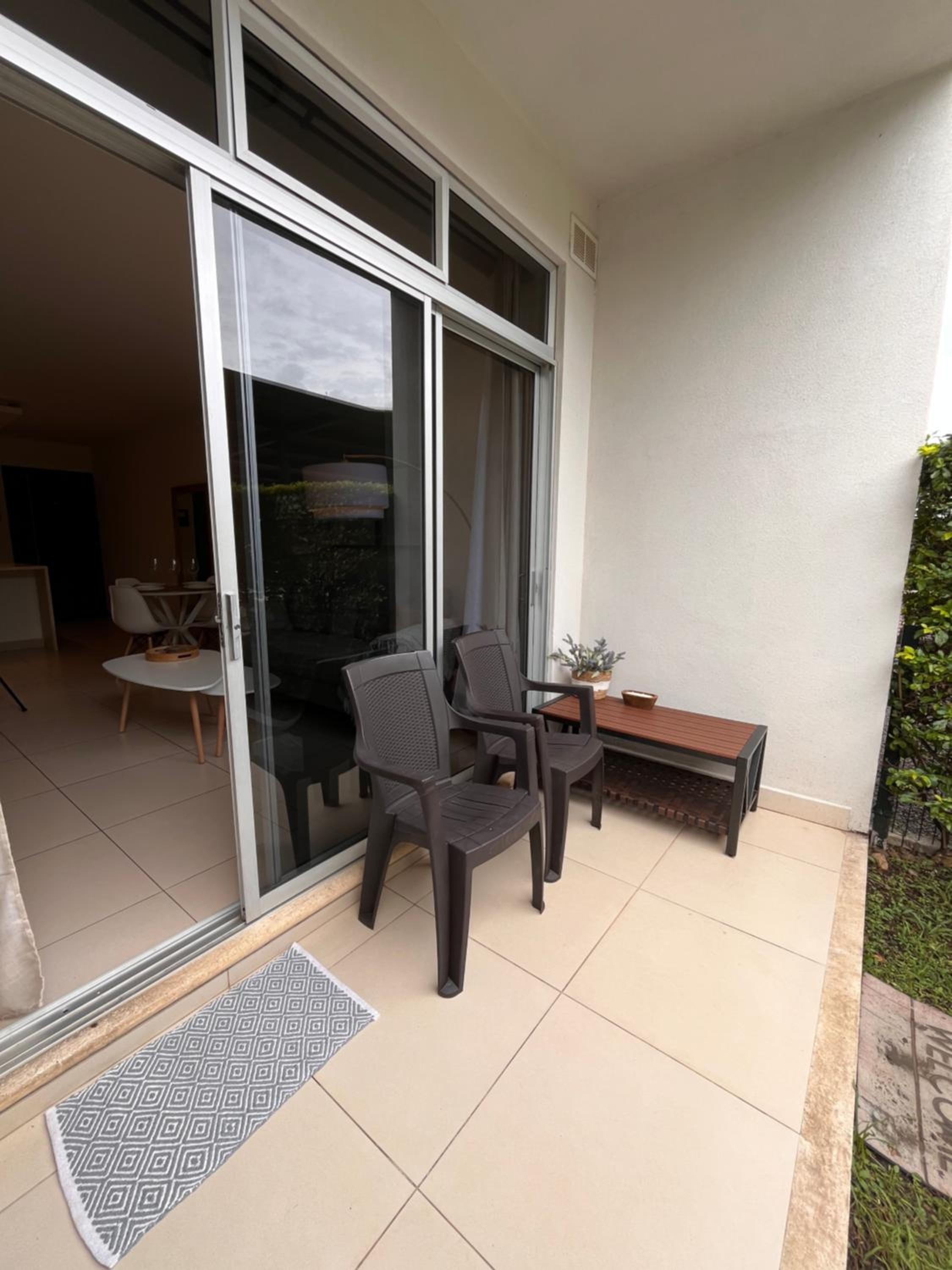 CR MARIPOSA RENTALS SANTA ANA RIVERPARK 2 BR, 2BH, Pool, Gym, WALK EVERYWHERE
