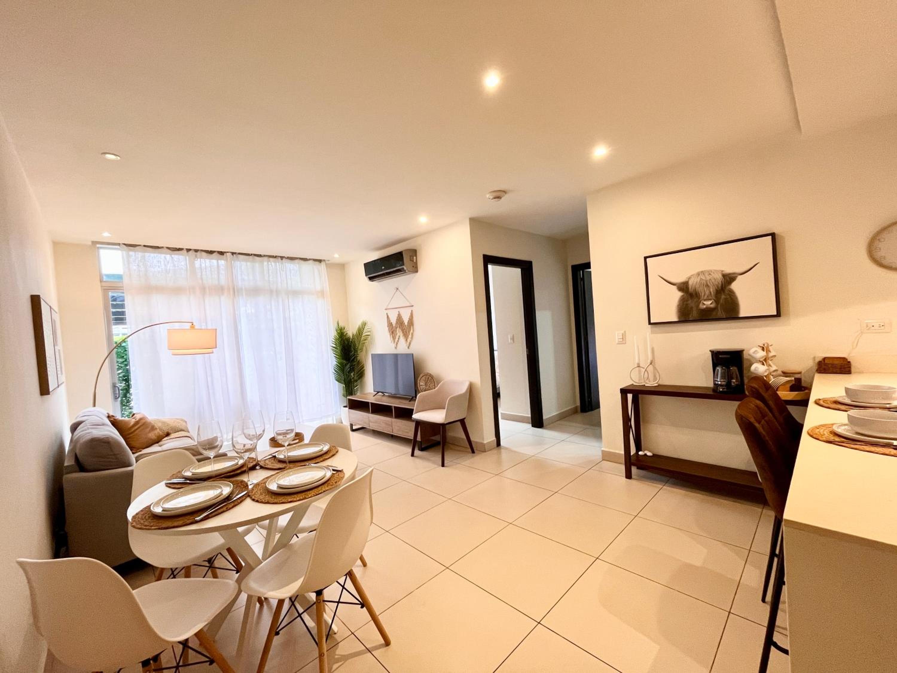 CR MARIPOSA RENTALS SANTA ANA RIVERPARK 2 BR, 2BH, Pool, Gym, WALK EVERYWHERE