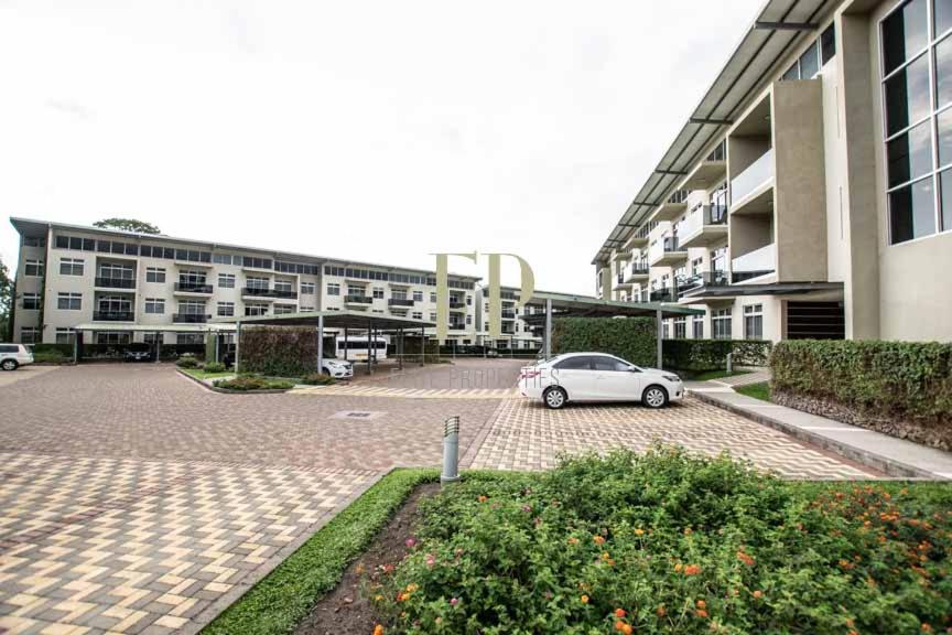 CR MARIPOSA RENTALS SANTA ANA RIVERPARK 2 BR, 2BH, Pool, Gym, WALK EVERYWHERE