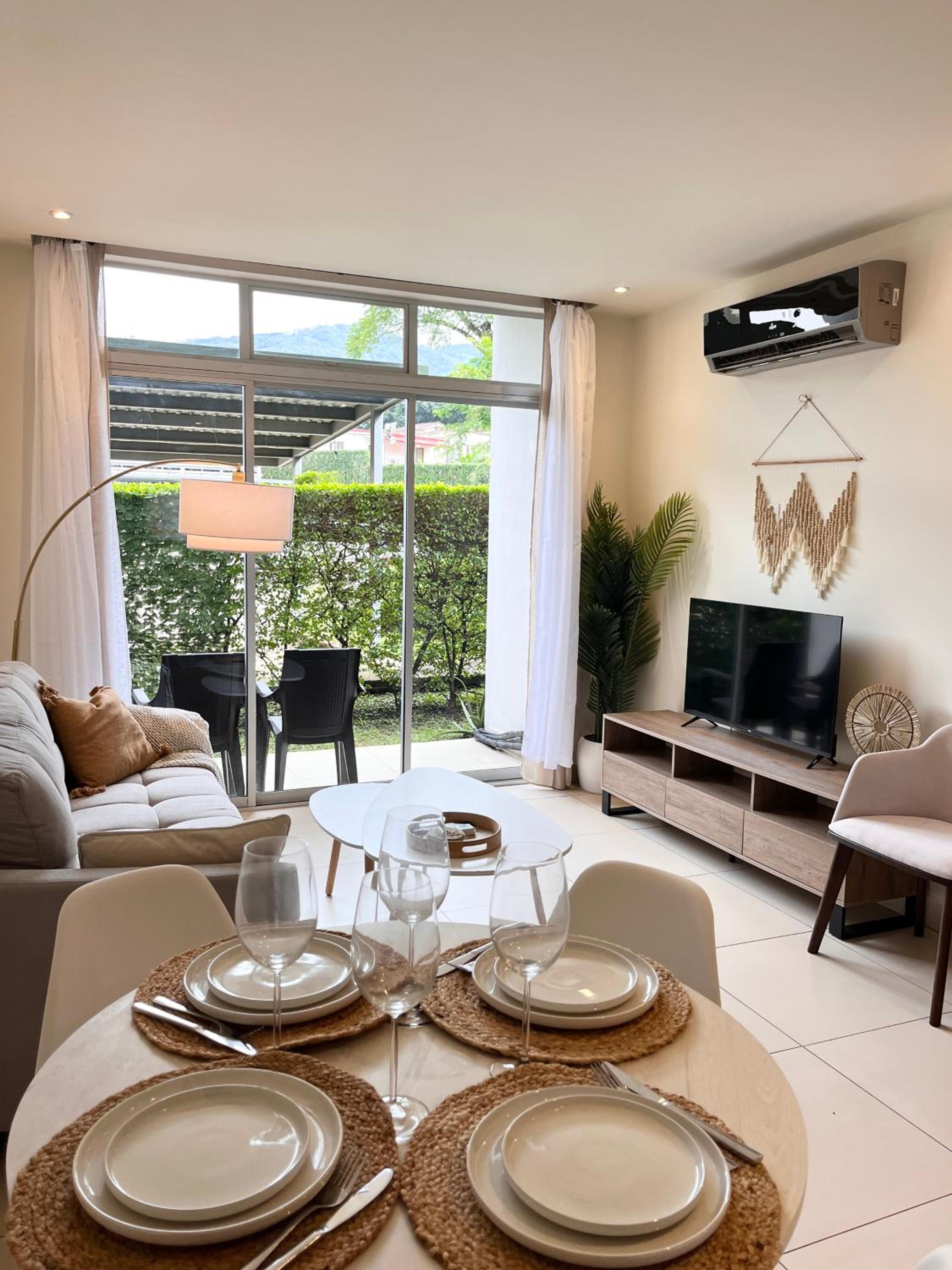 CR MARIPOSA RENTALS SANTA ANA RIVERPARK 2 BR, 2BH, Pool, Gym, WALK EVERYWHERE